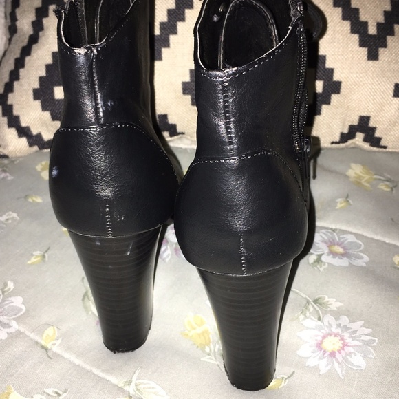FINAL PRICE DROP!! BLACK LACE UP HEELS - Picture 3 of 5